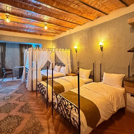 Hotel Karakoy De La Chapella 3*